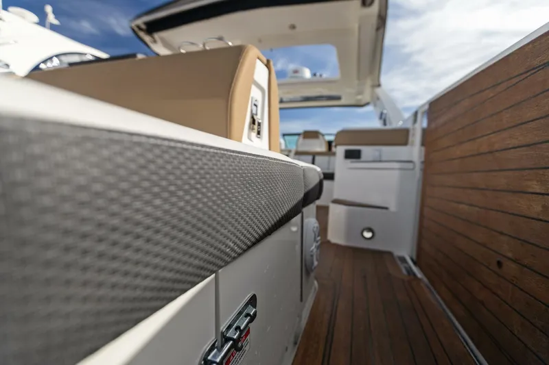  Yacht Photos Pics 2019 Sea Ray Slx 400 Ob - Image 21