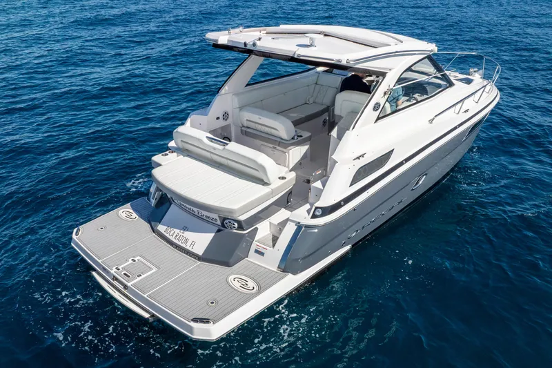 "plymouth Breeze" Yacht Photos Pics 2020 Regal 35 Sport Coupe cruising on clear blue water.
