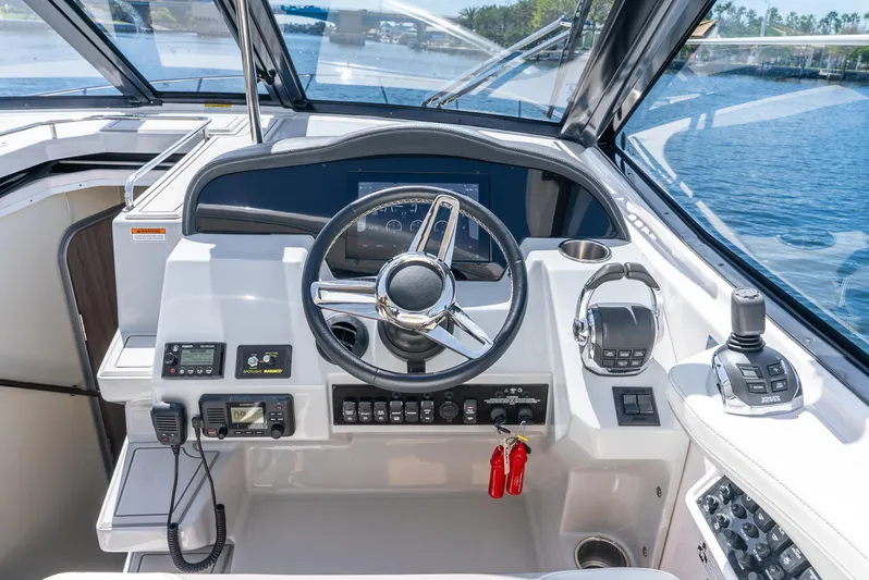 "plymouth Breeze" Yacht Photos Pics 2020 Regal 35 Sport Coupe helm with modern controls and navigation equipment.