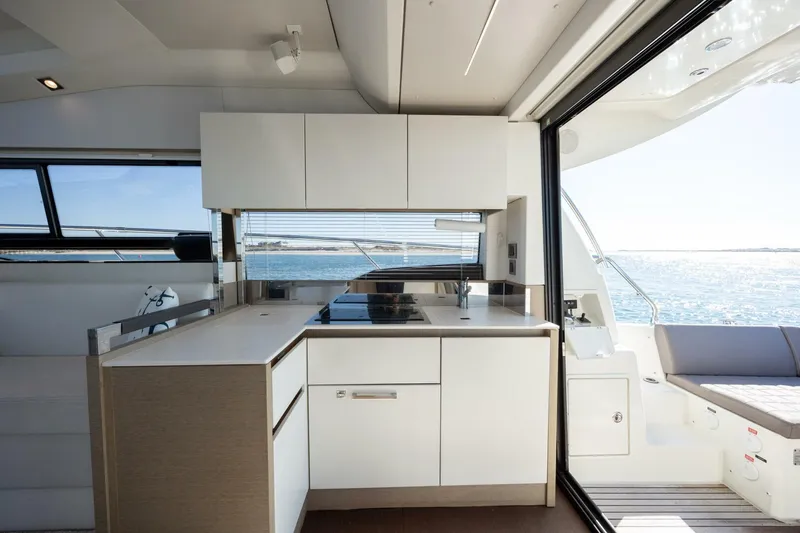  Yacht Photos Pics 2018 Prestige 460 S - Image 23