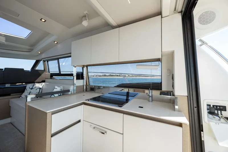  Yacht Photos Pics 2018 Prestige 460 S - Image 22
