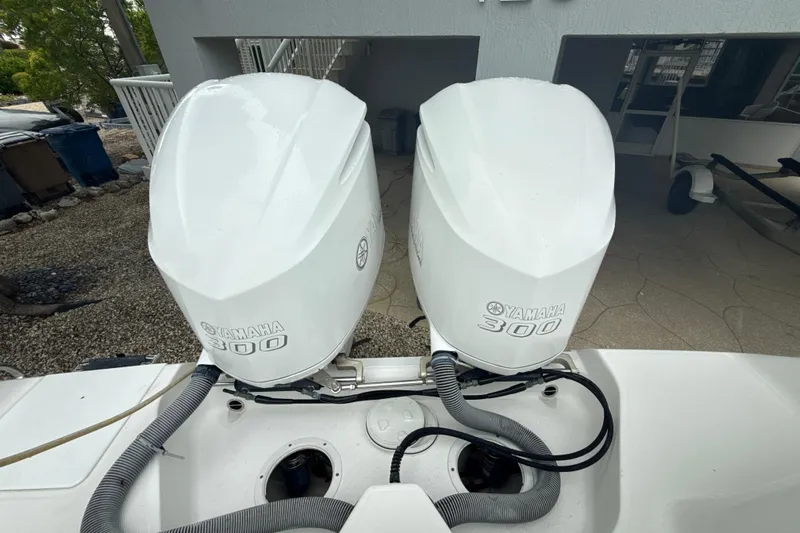  Yacht Photos Pics Twin Yamaha 300 engines on a 2016 Everglades 295 Center Console boat.