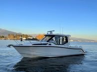 2023 Boston Whaler 325 Conquest Pilothouse