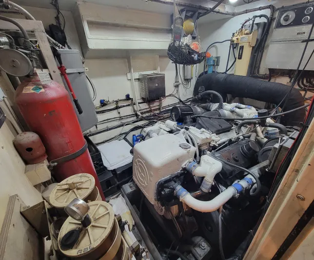 'elixir' Yacht Photos Pics Starboard Engine Room