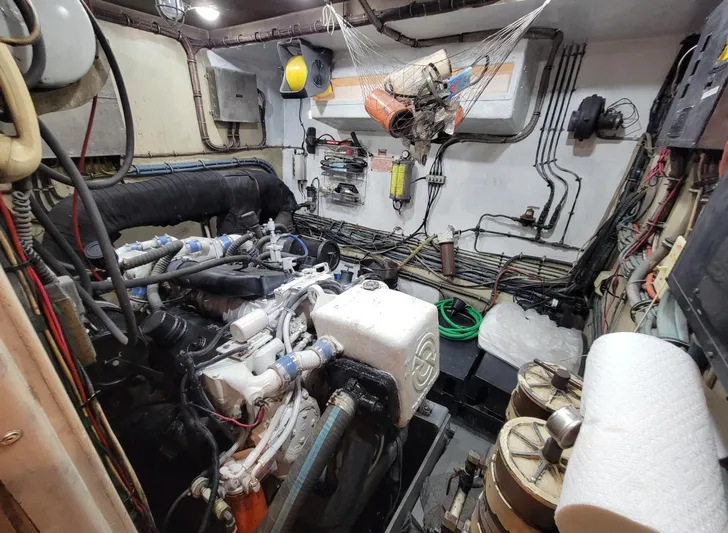 'elixir' Yacht Photos Pics Port Engine Room