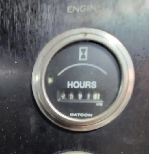 'elixir' Yacht Photos Pics Starboard Engine Hours