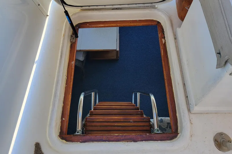 'elixir' Yacht Photos Pics Stairway leading below deck on 1982 Hatteras 56 Wide Body yacht.