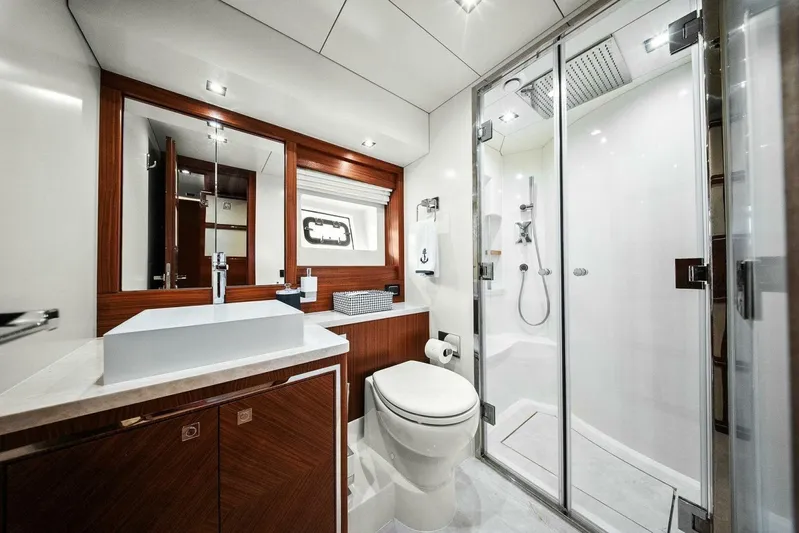 Destin-e Yacht Photos Pics 2021 Sirena 64- DESTIN-E- Guest Head