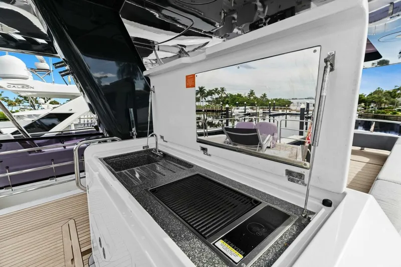 Destin-e Yacht Photos Pics 2021 Sirena 64- DESTIN-E- Flybridge