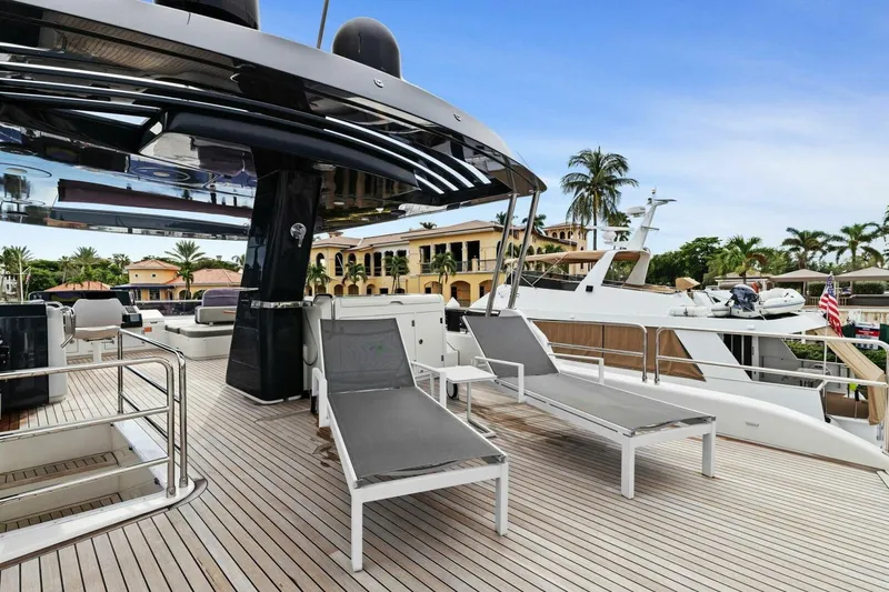 Destin-e Yacht Photos Pics 2021 Sirena 64- DESTIN-E- Flybridge