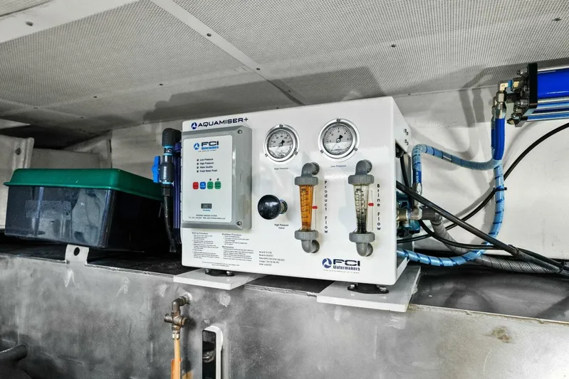 Destin-e Yacht Photos Pics 2021 Sirena 64- DESTIN-E- Engine Room