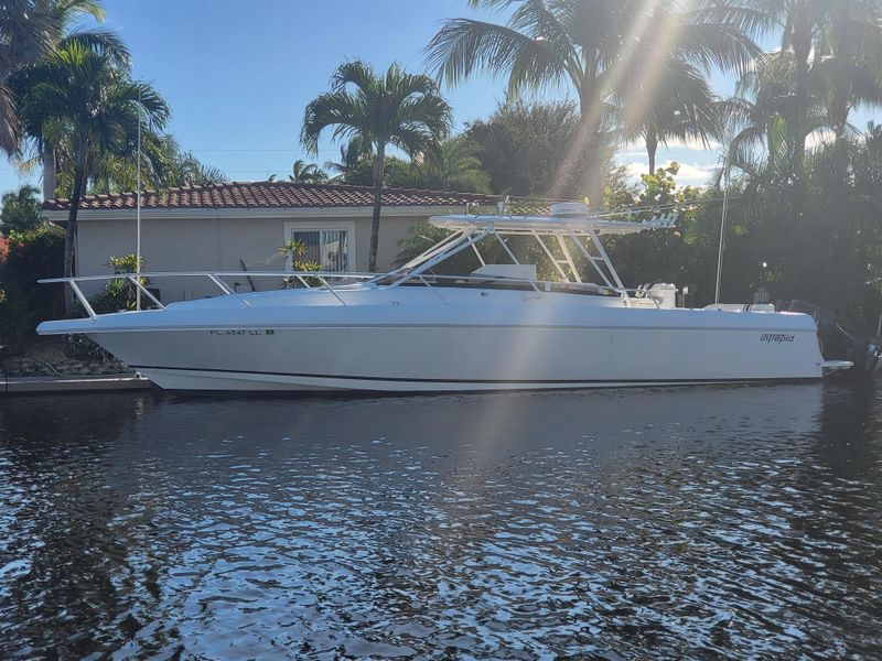2001 Intrepid 377 Walkaround