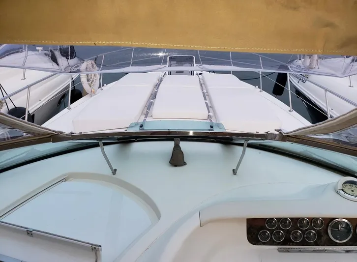  Yacht Photos Pics 1998 Sea Ray 400 Sundancer yacht deck view with control panel and seating area.