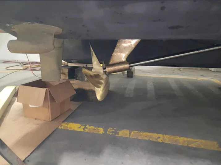  Yacht Photos Pics Propeller and rudder of a 1998 Sea Ray 400 Sundancer in a garage setting.