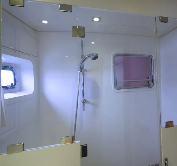 Oceananigans Yacht Photos Pics 