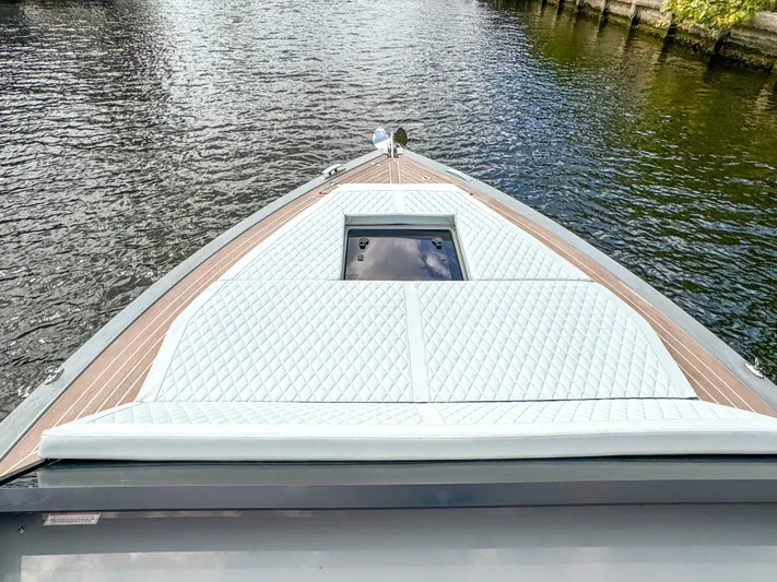  Yacht Photos Pics 2024 De Antonio Yachts D28 Cruiser on water, featuring sleek deck design and luxurious seating.