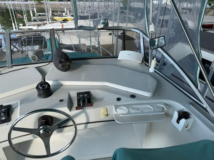 Lexy Lu Yacht Photos Pics 1996 Bluewater Yachts 52 Limited Edition helm with steering wheel and controls.