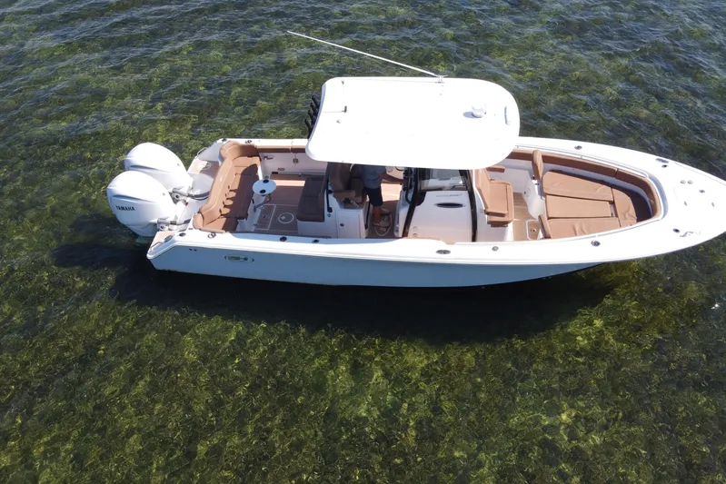 Yacht Photos Pics 2022 Sea Hunt Ultra 305 SE boat on clear water, featuring dual Yamaha engines.