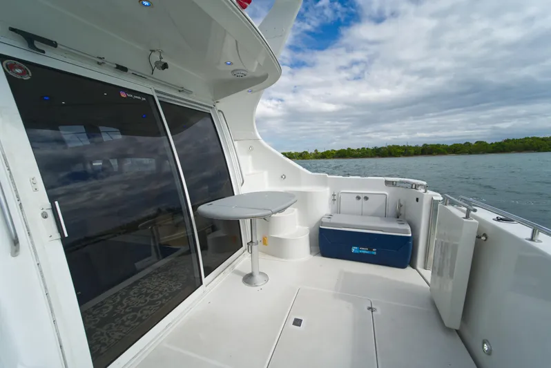  Yacht Photos Pics 2002 Carver 410 Sport Sedan yacht deck with table, seating, and ocean view.