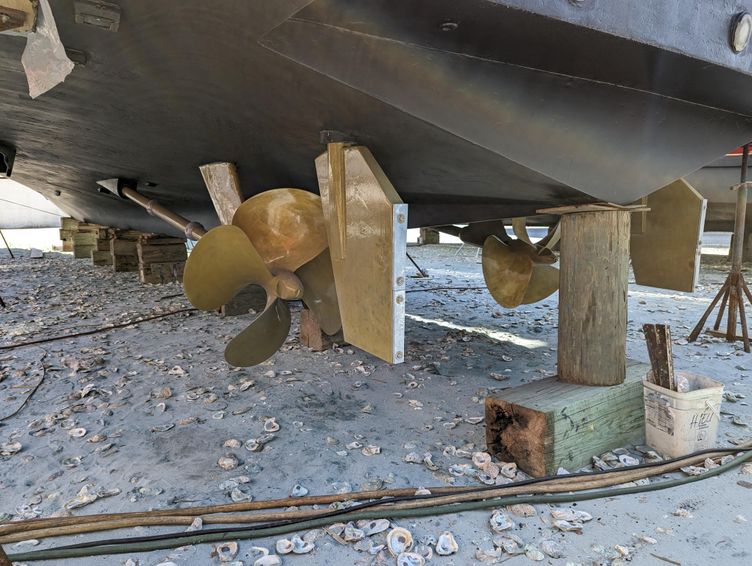 2004-67-11-cheoy-lee-motor-yacht