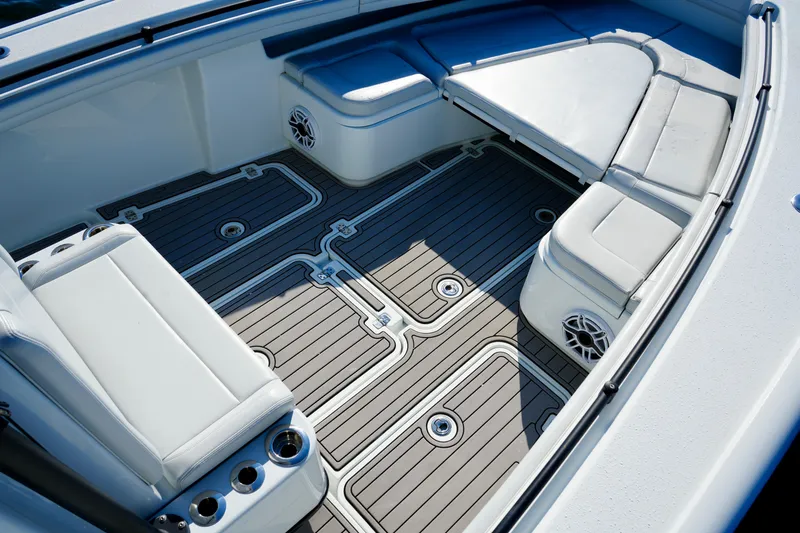 Luhn 32 Yacht Photos Pics Yellowfin 32 Luhn 32- Bow Seating