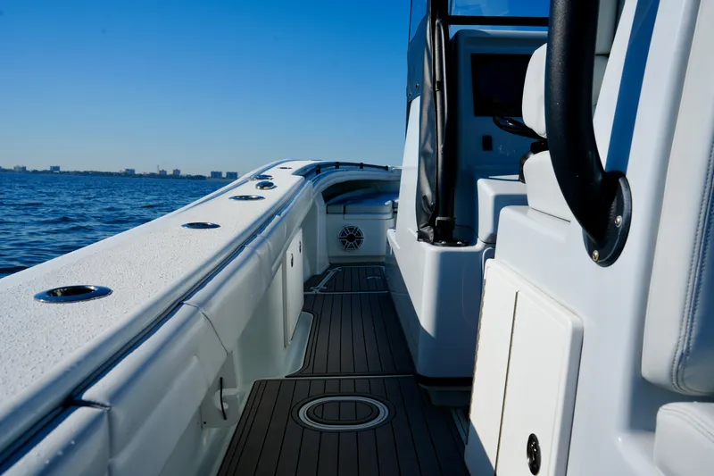 Luhn 32 Yacht Photos Pics Yellowfin 32 Luhn 32- Center Console