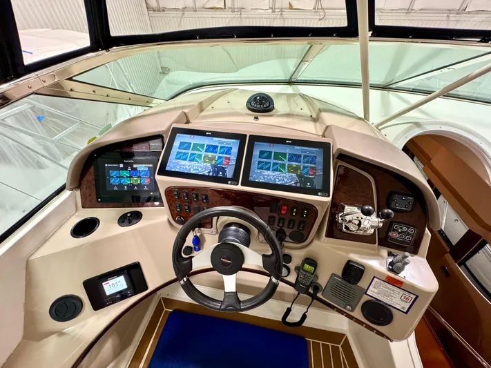 Plan B Yacht Photos Pics FlyBridge Helm