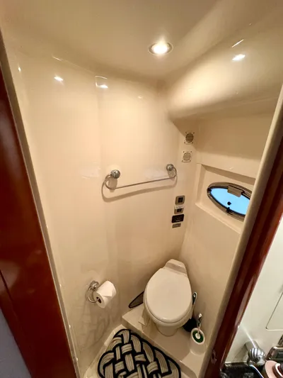 Plan B Yacht Photos Pics Master StateRoom - Head