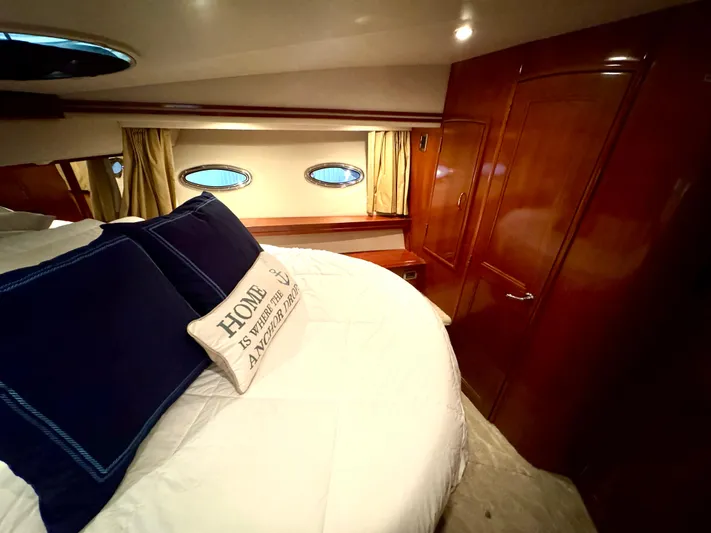 Plan B Yacht Photos Pics VIP StateRoom - Strb. Side