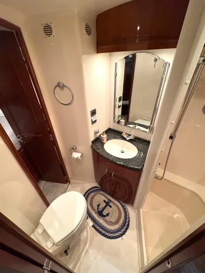 Plan B Yacht Photos Pics VIP / Guest Head & Shower