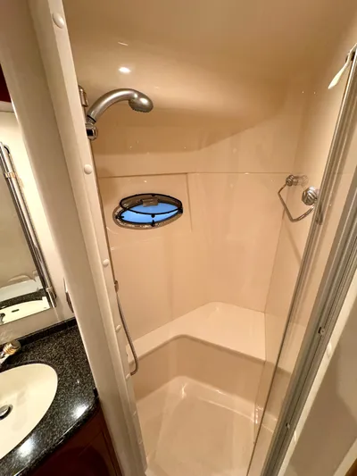 Plan B Yacht Photos Pics VIP / Guest Shower