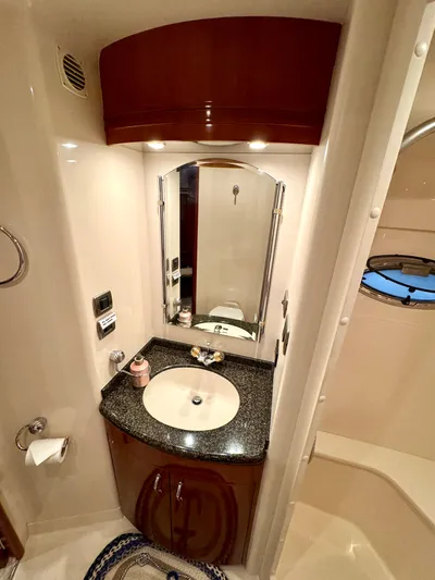 Plan B Yacht Photos Pics VIP / Guest Head & Shower