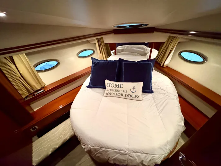 Plan B Yacht Photos Pics VIP StateRoom - Forward