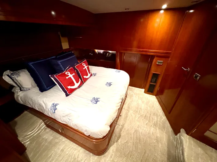 Plan B Yacht Photos Pics Master StateRoom