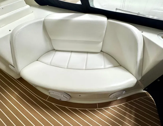Plan B Yacht Photos Pics FlyBridge Seat - Strb. Side