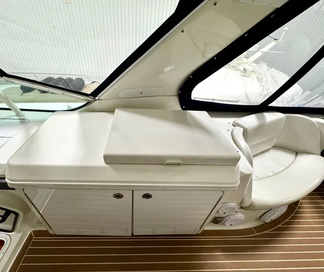 Plan B Yacht Photos Pics FlyBridge Wet Bar