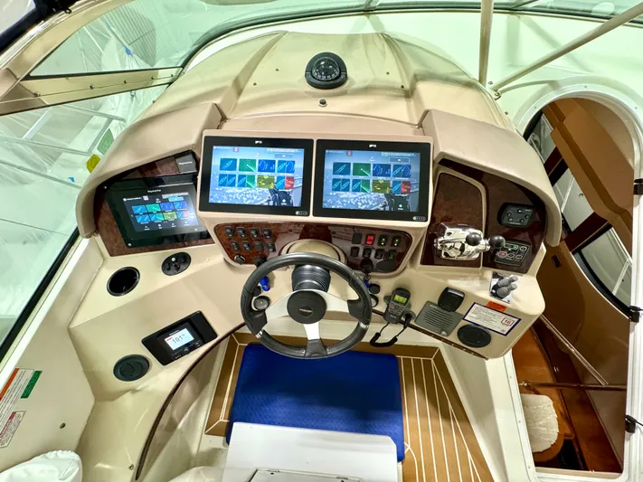 Plan B Yacht Photos Pics FlyBridge Helm