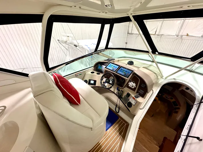 Plan B Yacht Photos Pics FlyBridge Helm Area