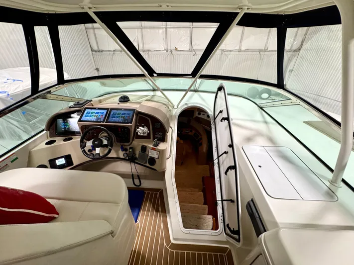 Plan B Yacht Photos Pics FlyBridge Forward