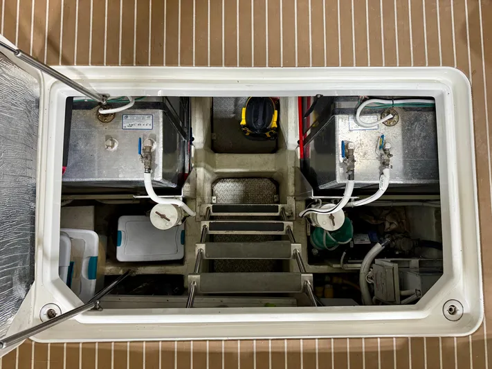 Plan B Yacht Photos Pics Engine Room