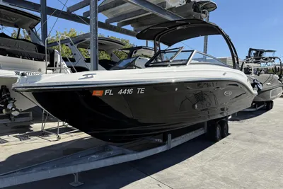 Sea Ray SPX 230 Outboard