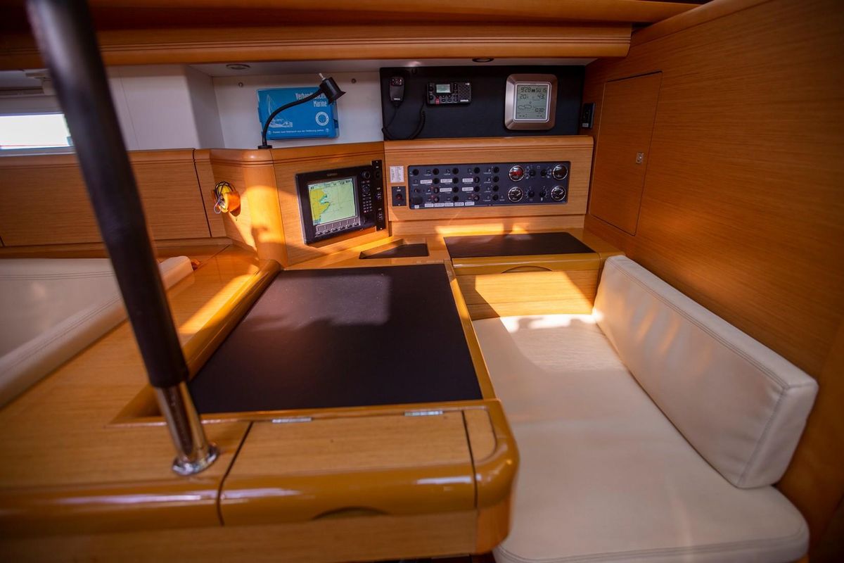 2011 Jeanneau 57 