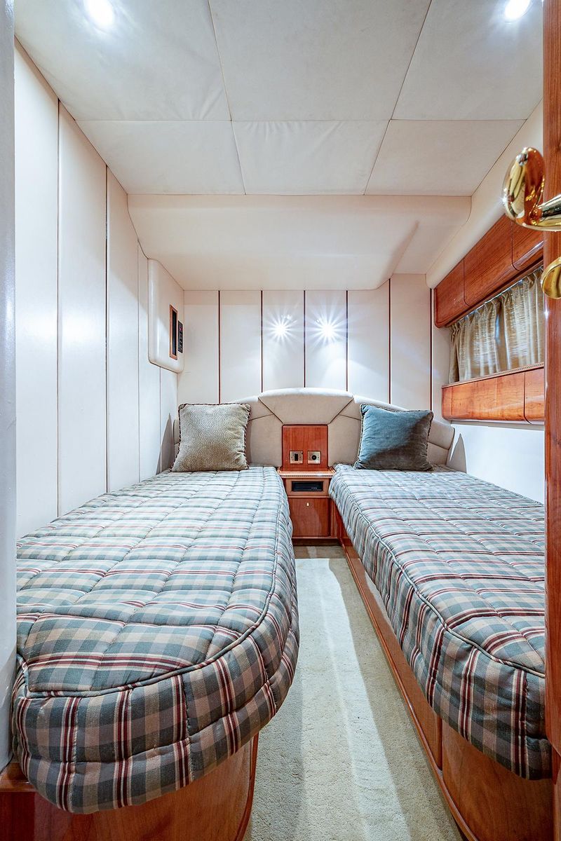 2000 Viking 72 