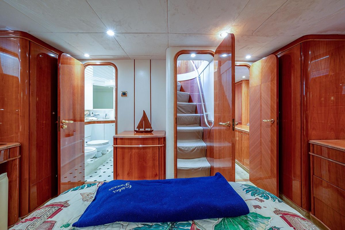 2000 Viking 72 