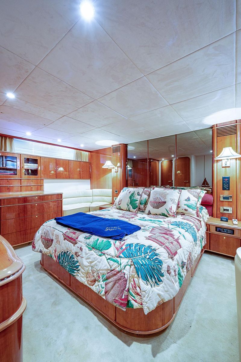 2000 Viking 72 