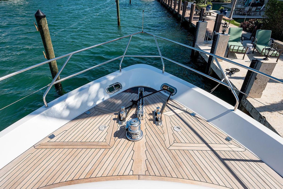2000 Viking 72 
