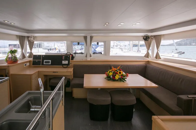 King Lewis Yacht Photos Pics King Lewis - Saloon View (1)