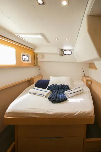 King Lewis Yacht Photos Pics King Lewis - Cabin View (3)