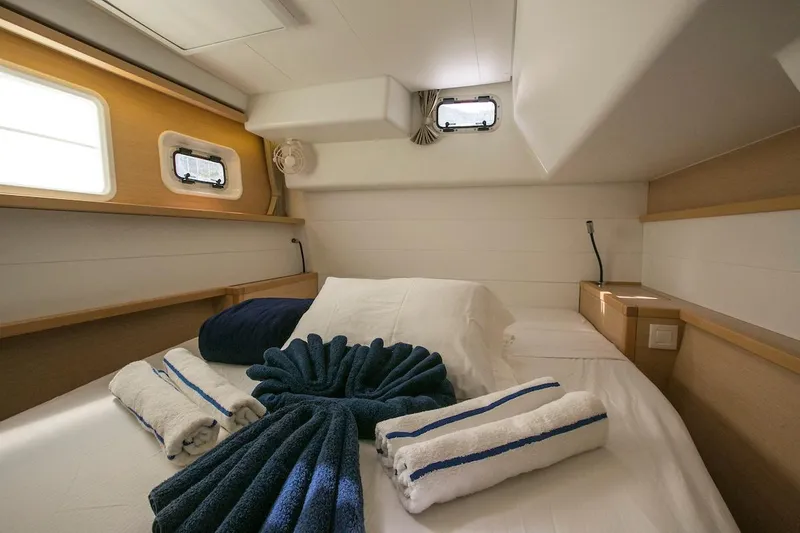 King Lewis Yacht Photos Pics King Lewis - Cabin View (4)