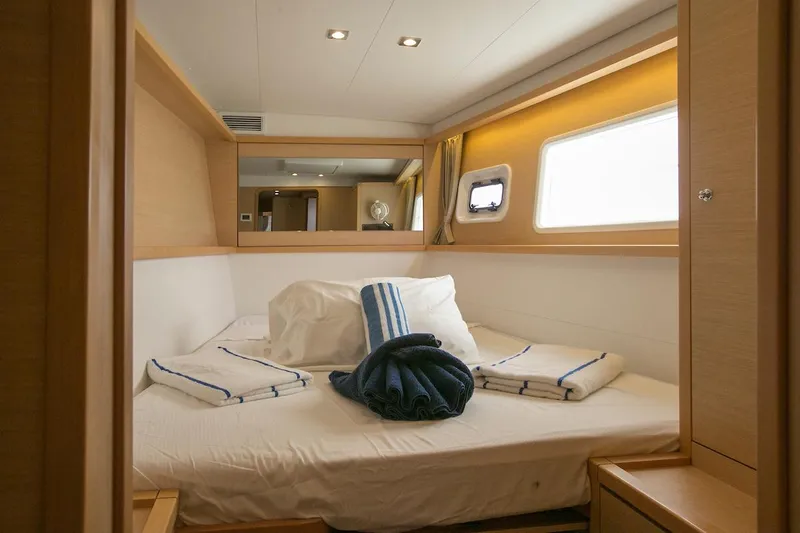 King Lewis Yacht Photos Pics King Lewis - Cabin View (4)